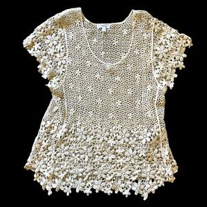 NWT ROOMATES CROCHET TOP FLOWERS CREAM SIZE LARGE